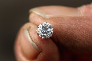Kanadezi gëlltit diamantit 20.000 dollarësh
