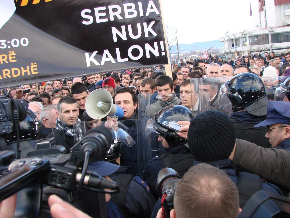 Albin Kurti ne proteste